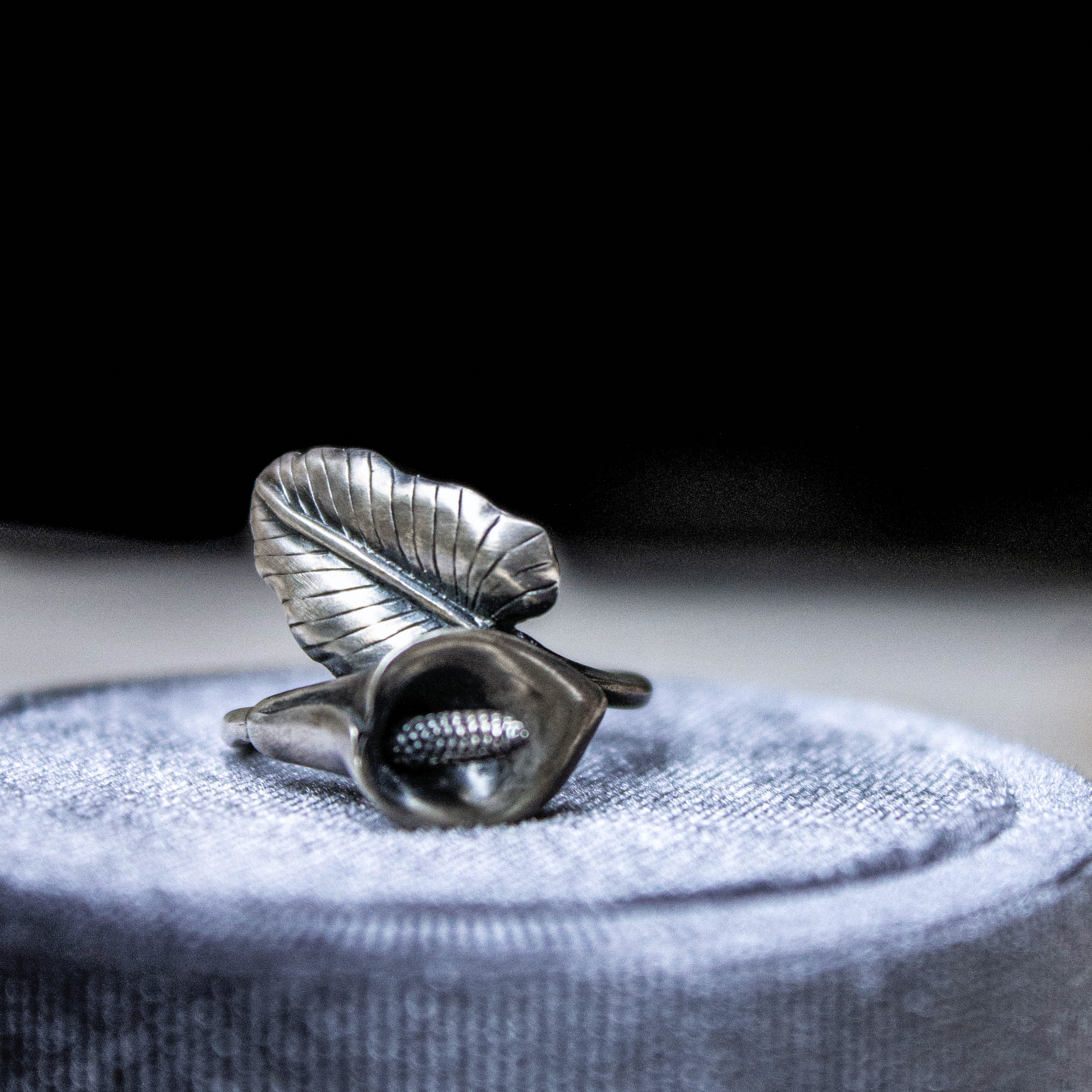 Anillo Flor de Cala envejecido